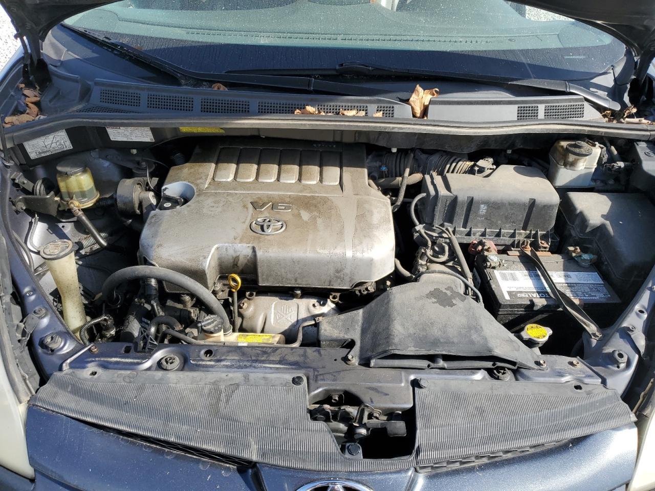 2010 TOYOTA SIENNA