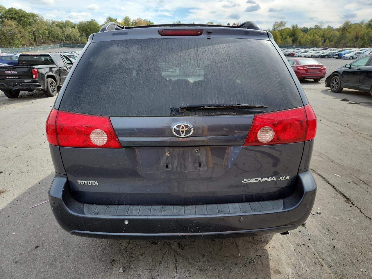 2009 TOYOTA SIENNA