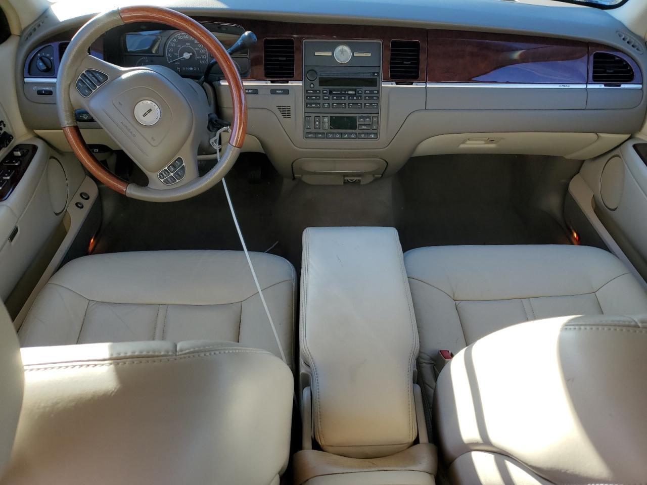 2004 LINCOLN Town Car
