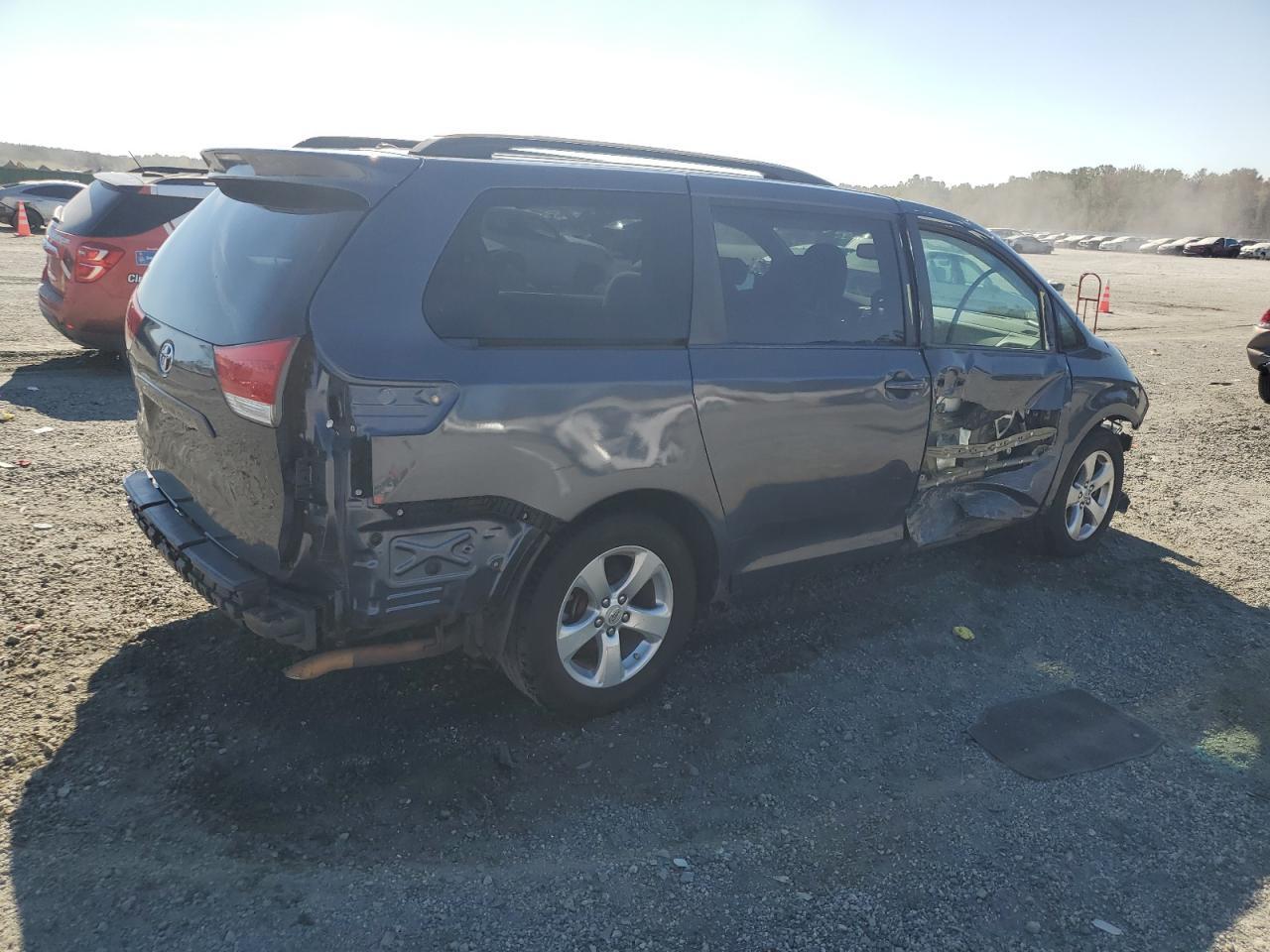2013 TOYOTA SIENNA