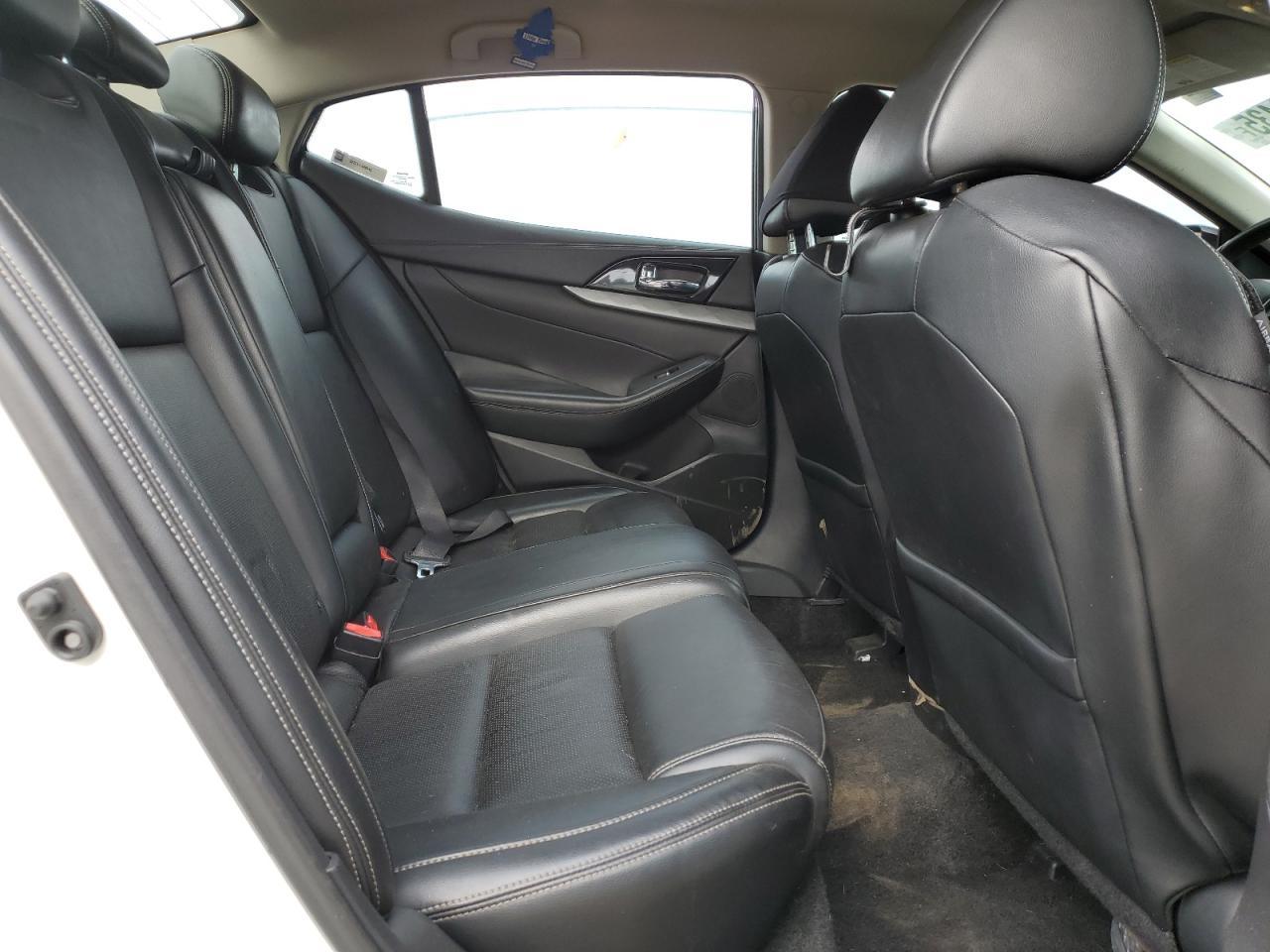 2016 NISSAN Maxima