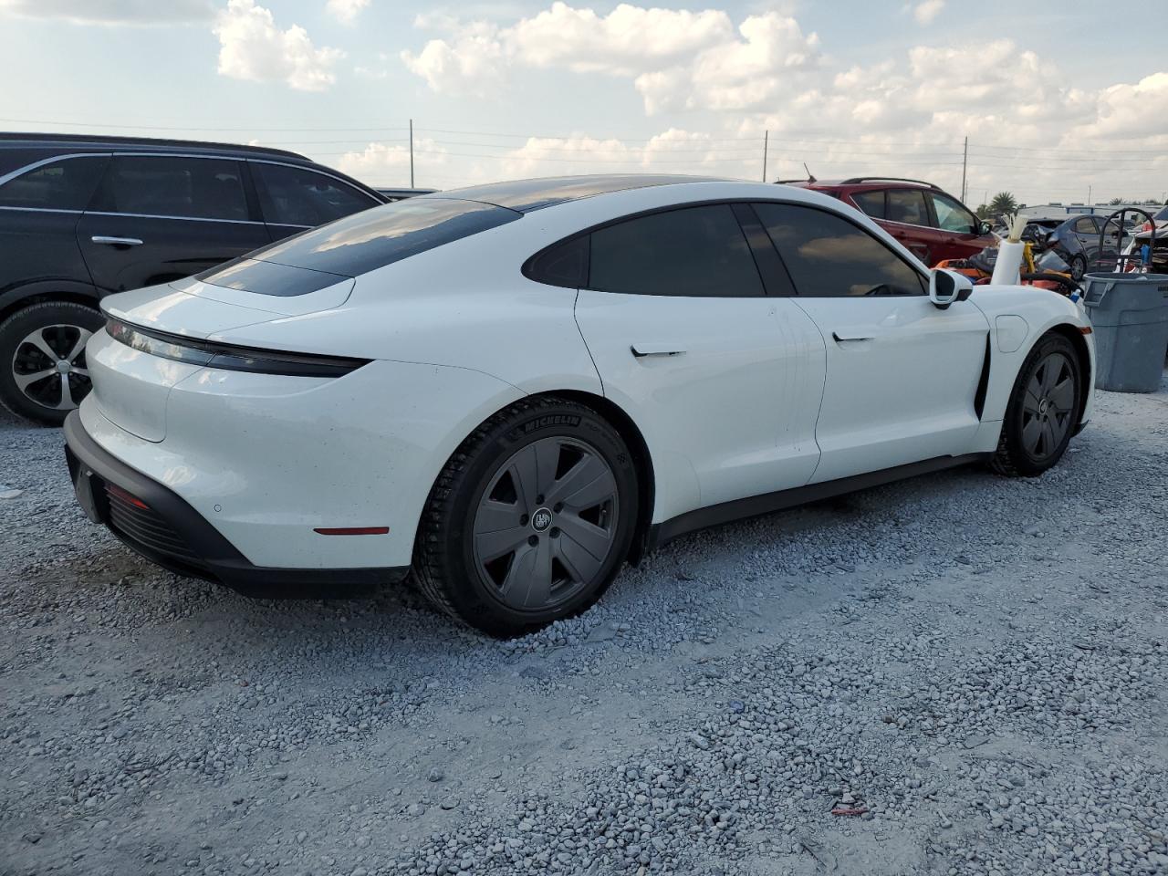 2022 PORSCHE Taycan
