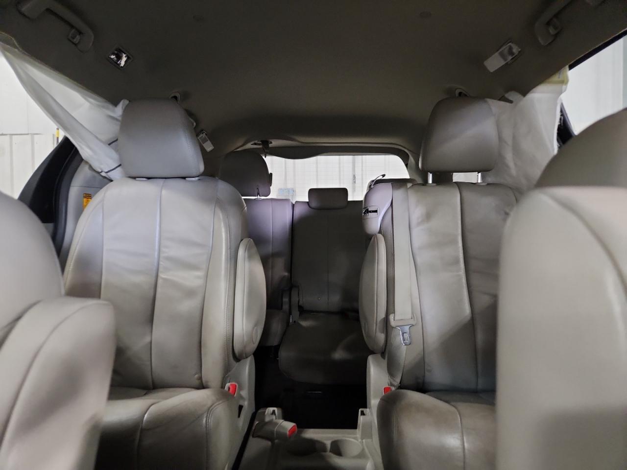 2014 TOYOTA SIENNA