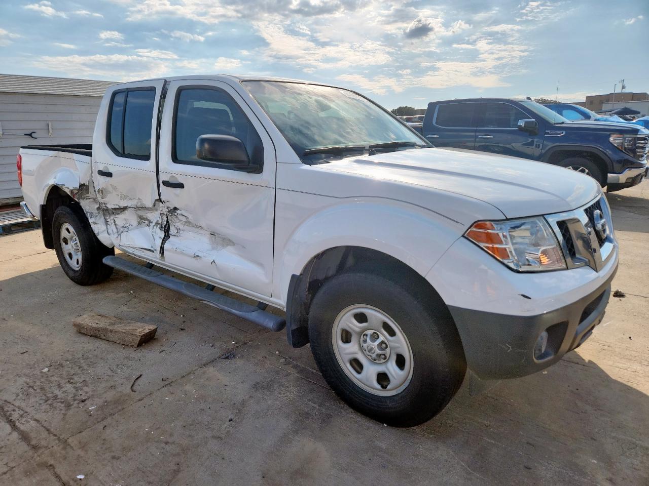 2012 NISSAN Frontier