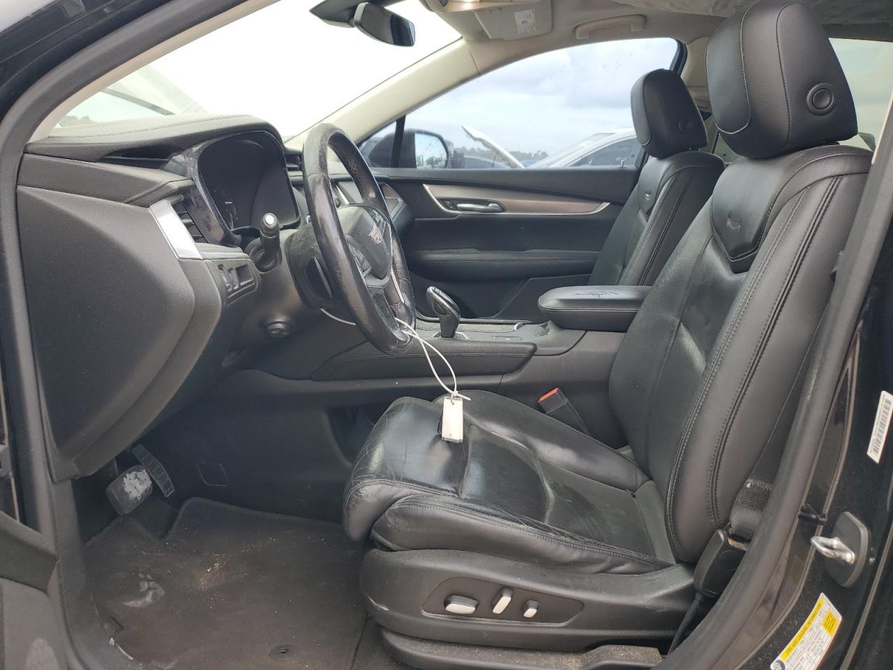 2017 CADILLAC XT5