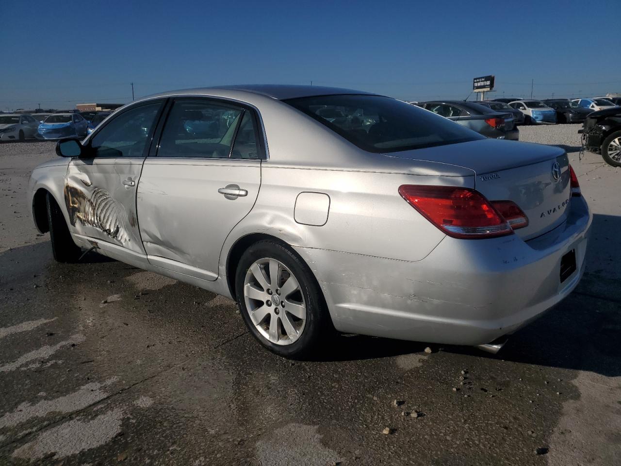 2005 TOYOTA Avalon