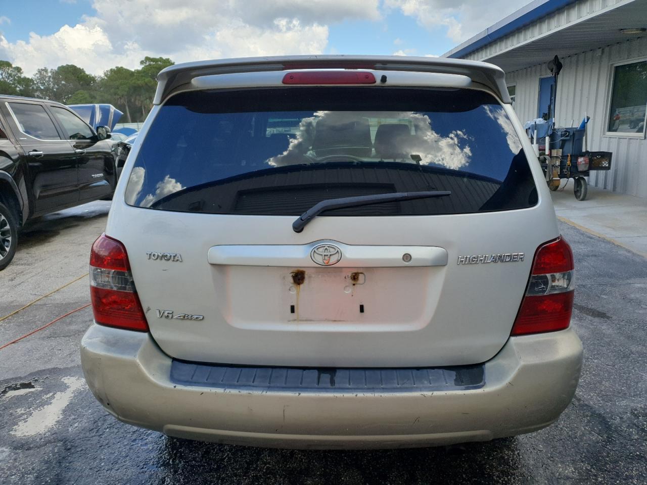 2004 TOYOTA HIGHLANDER