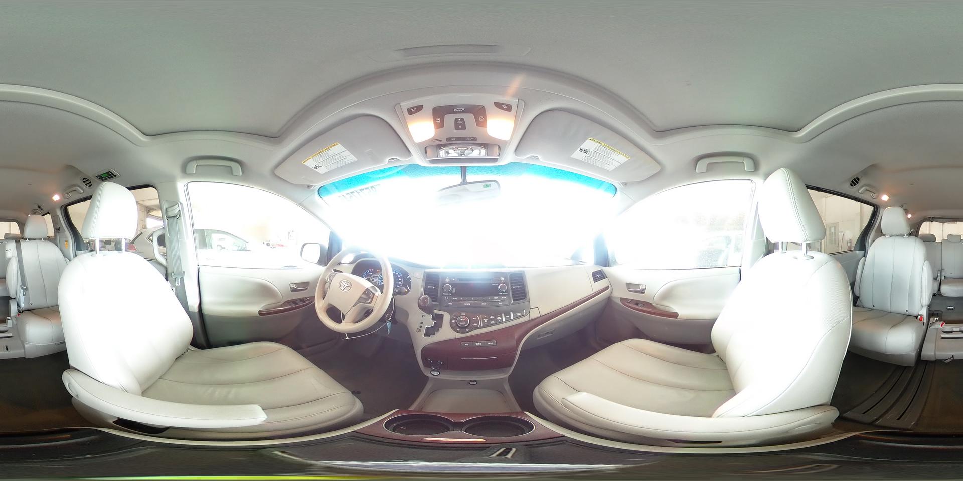2013 TOYOTA SIENNA