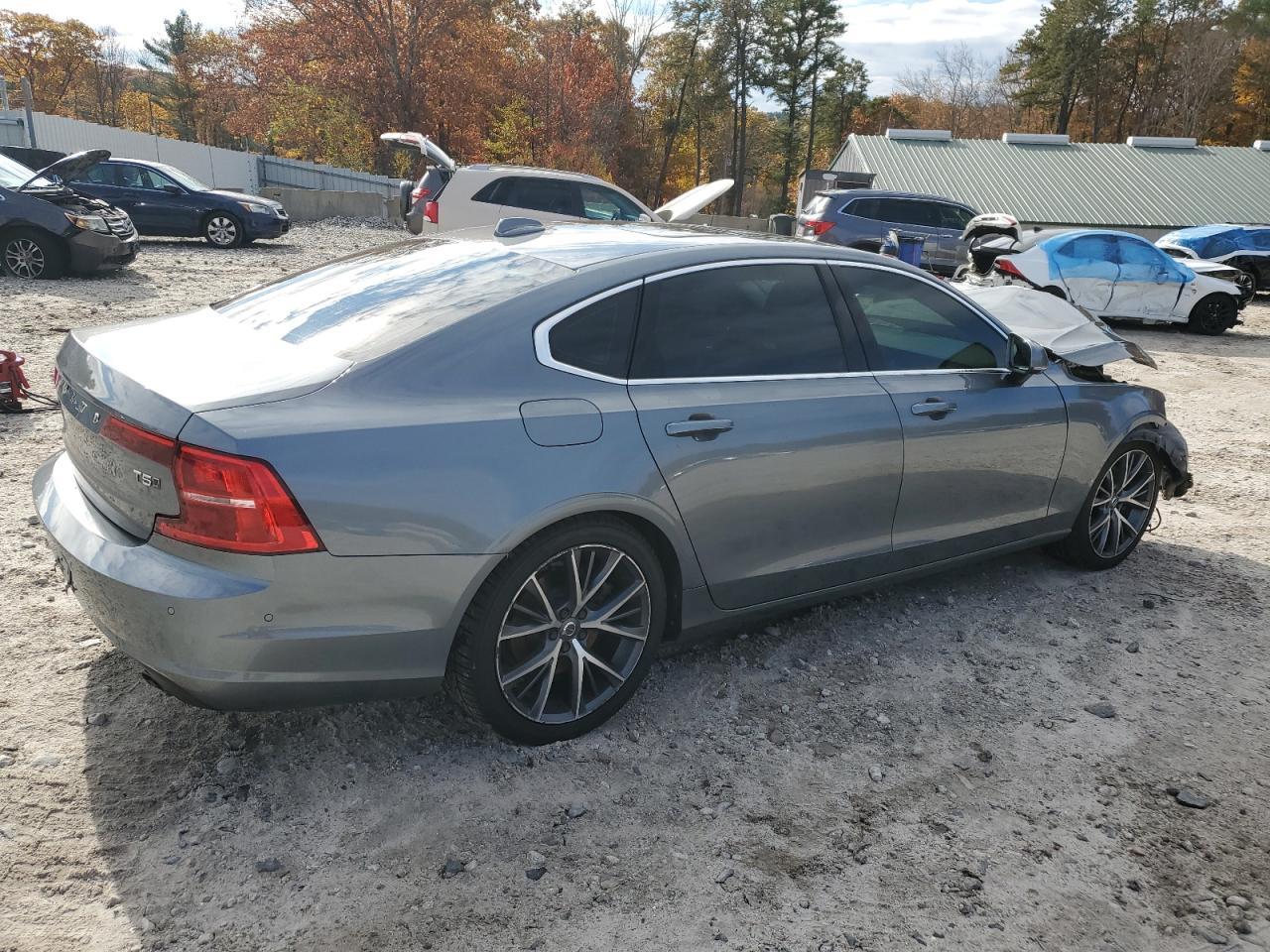 2018 VOLVO S90
