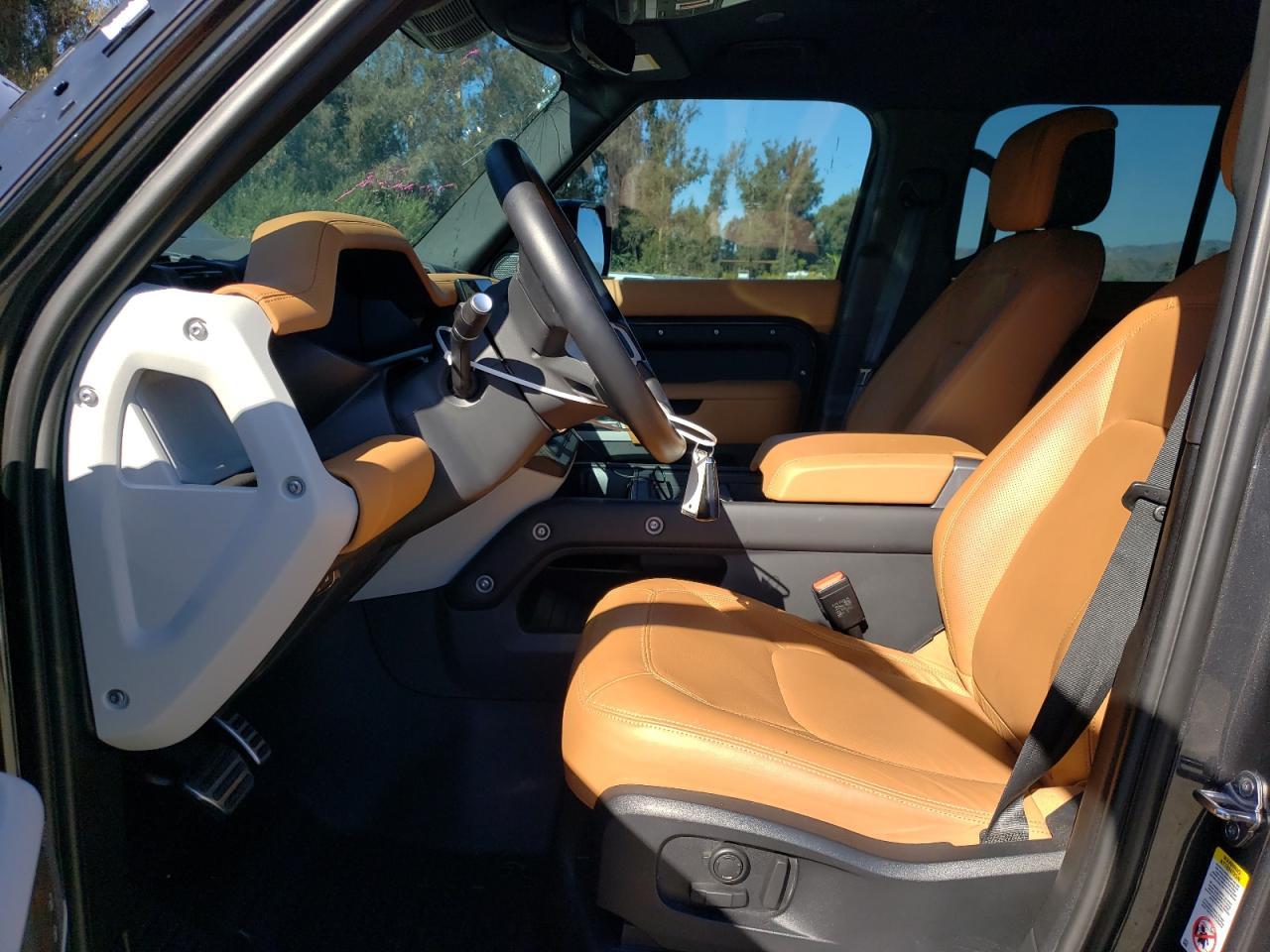 2024 LAND ROVER Defender