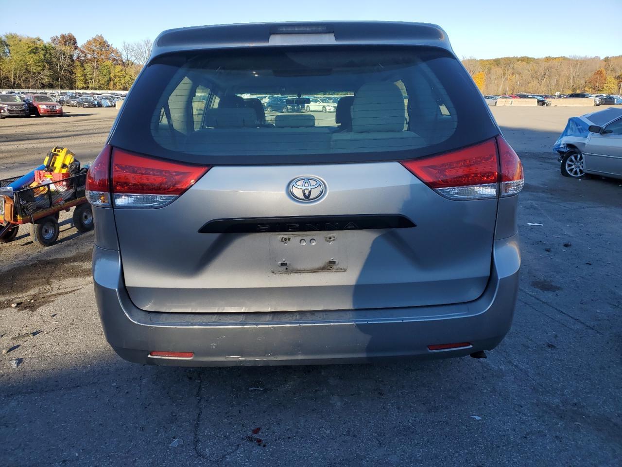 2011 TOYOTA SIENNA