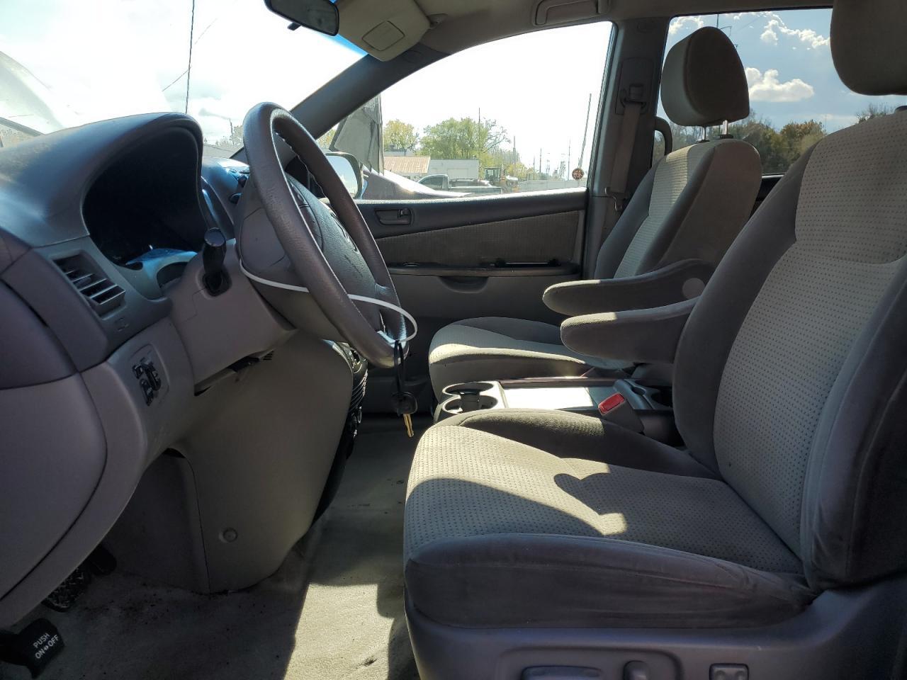 2009 TOYOTA SIENNA
