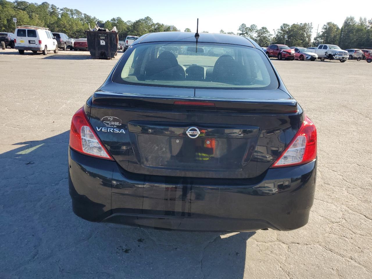 2017 NISSAN VERSA