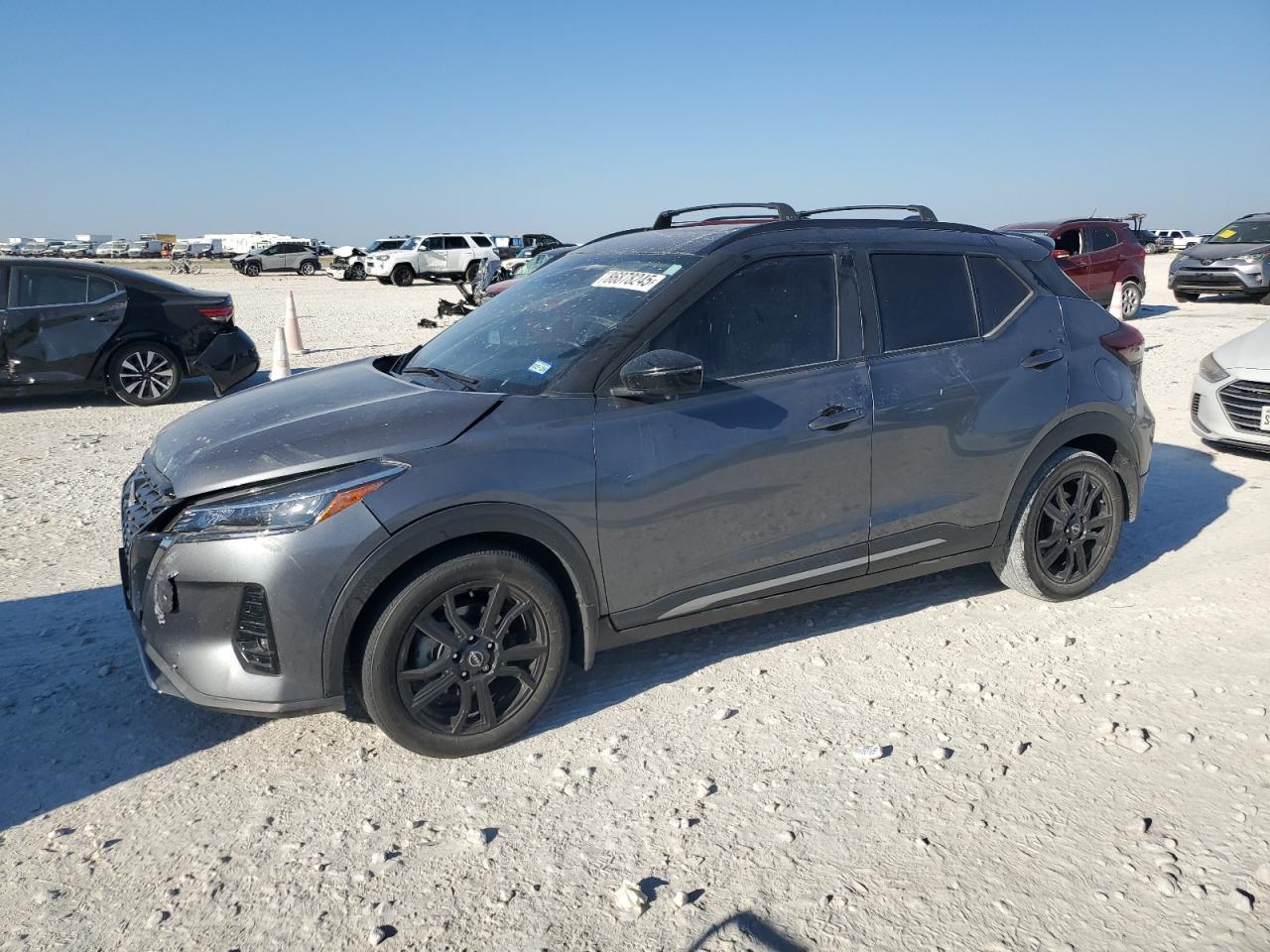2022 NISSAN KICKS