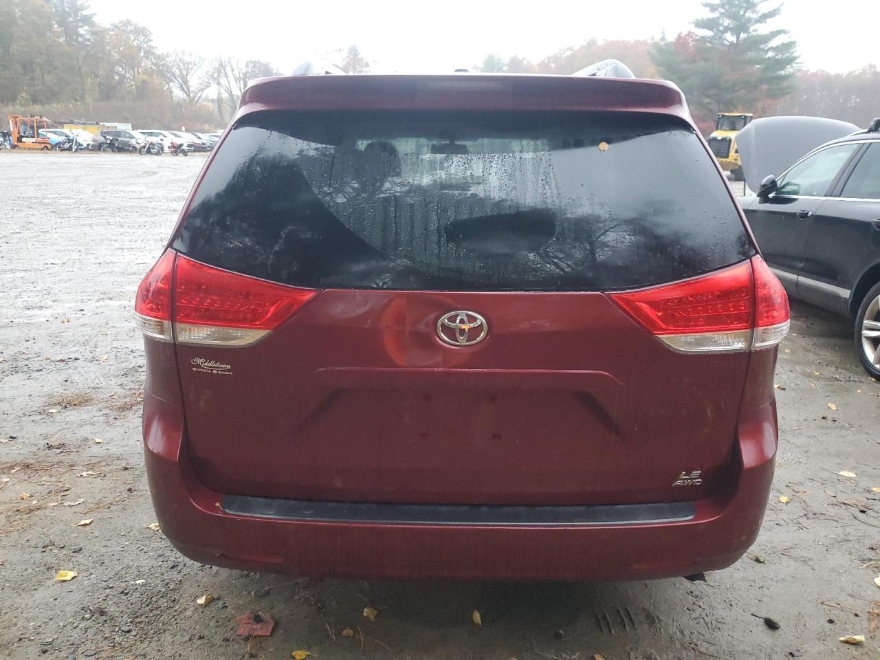 2013 TOYOTA SIENNA