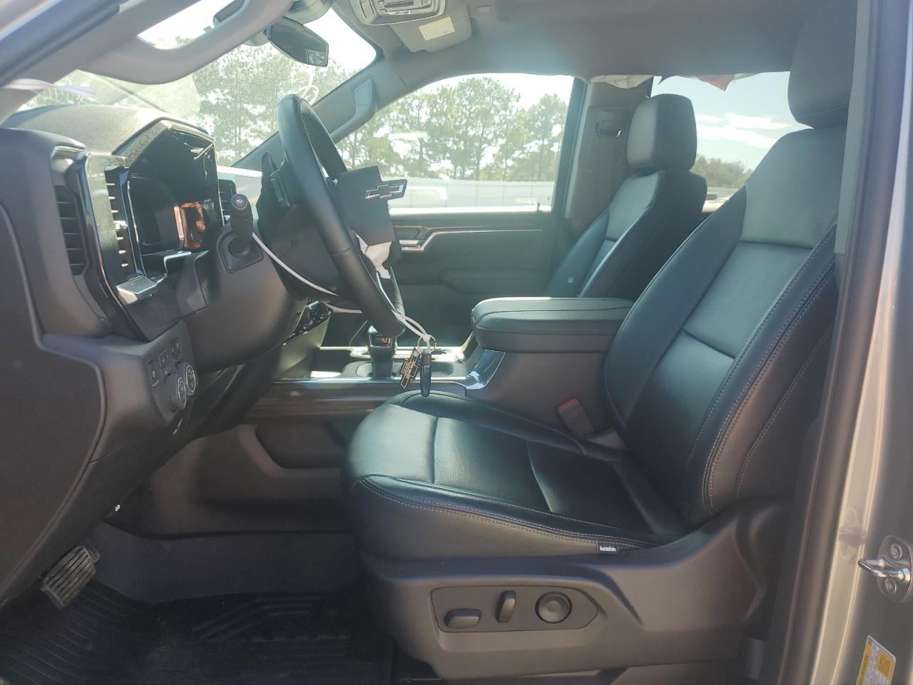 2025 CHEVROLET Silverado