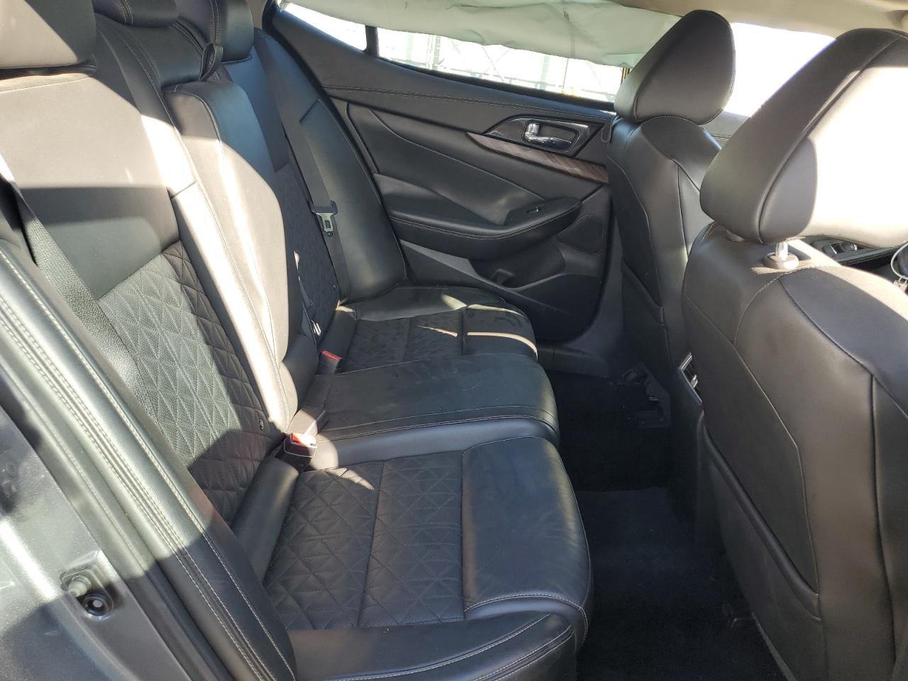 2017 NISSAN Maxima