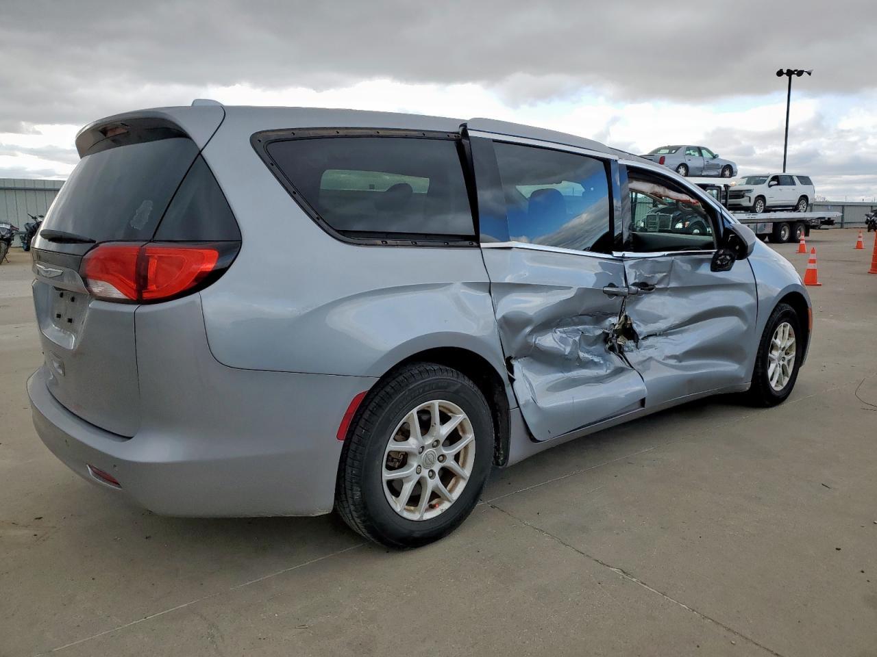 2020 CHRYSLER Voyager