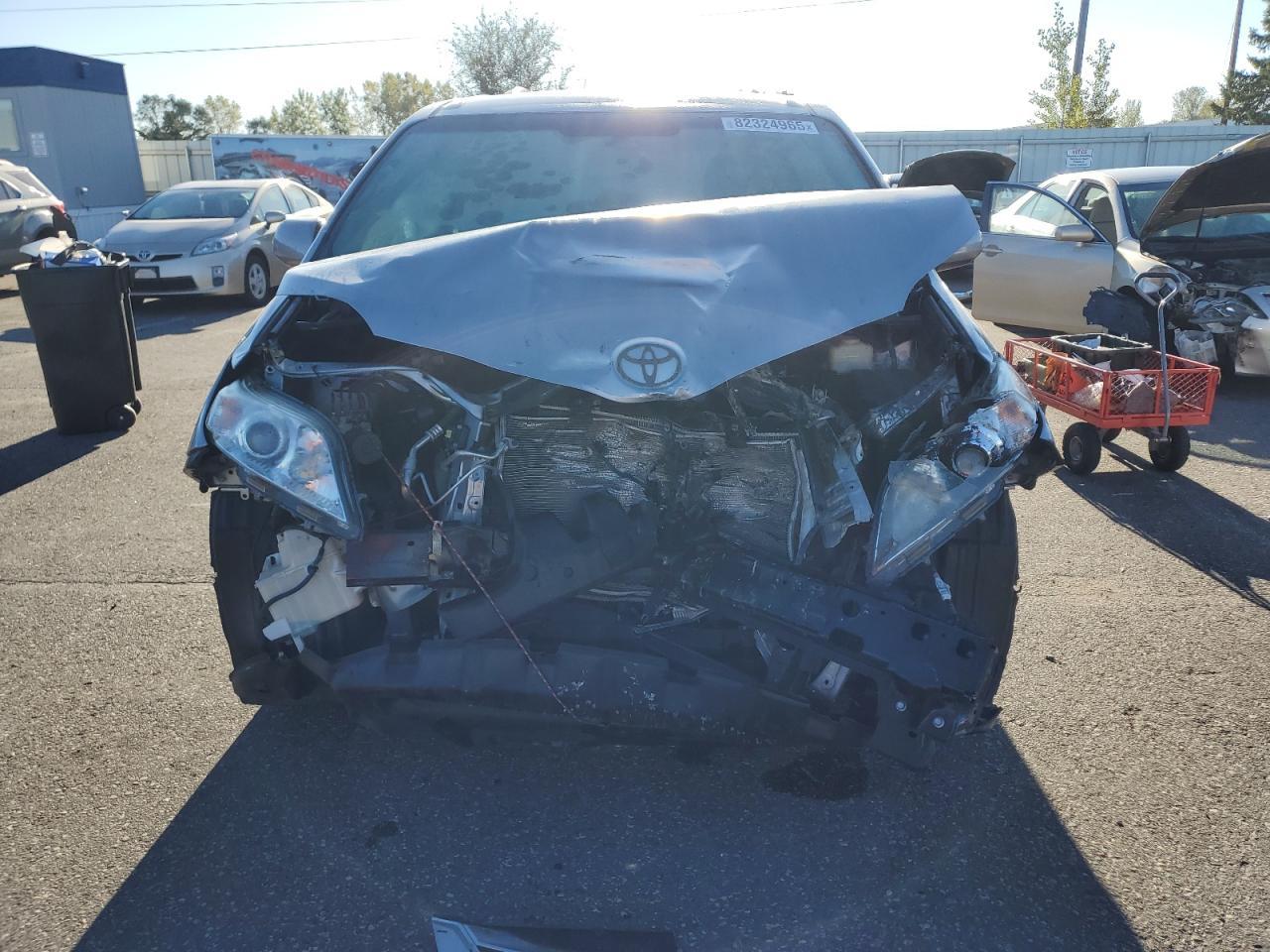 2016 TOYOTA SIENNA