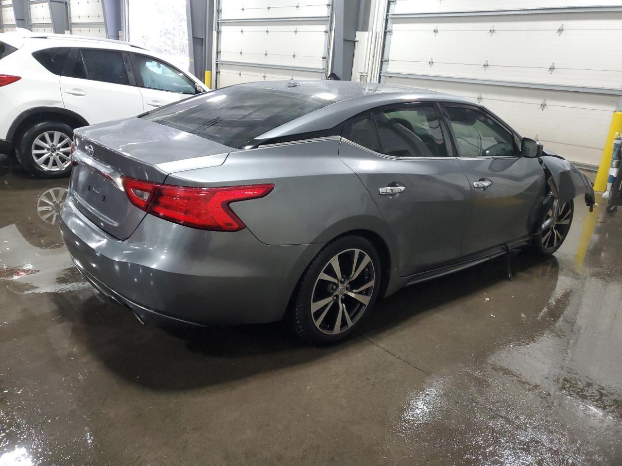 2016 NISSAN Maxima
