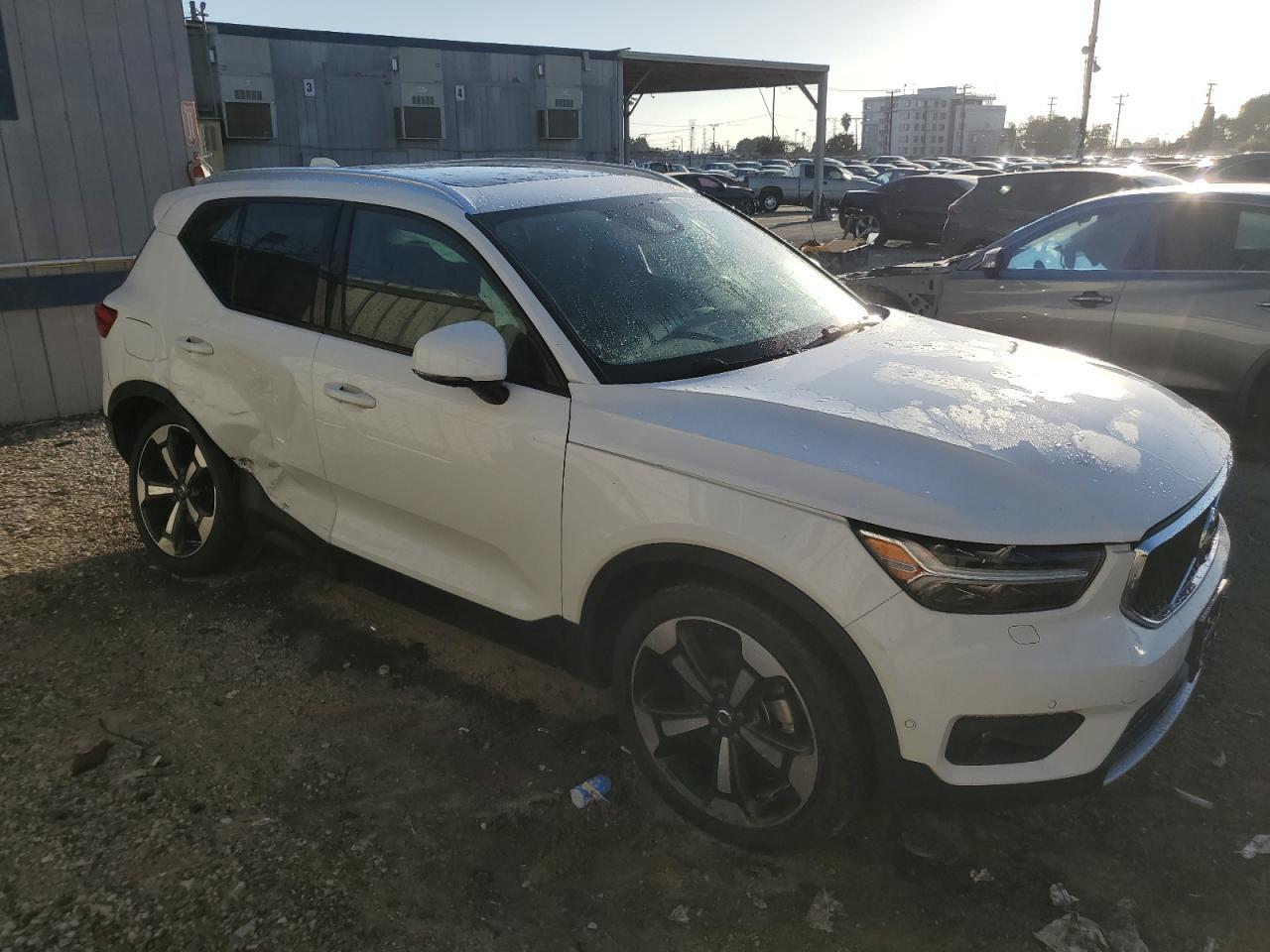 2019 VOLVO XC40