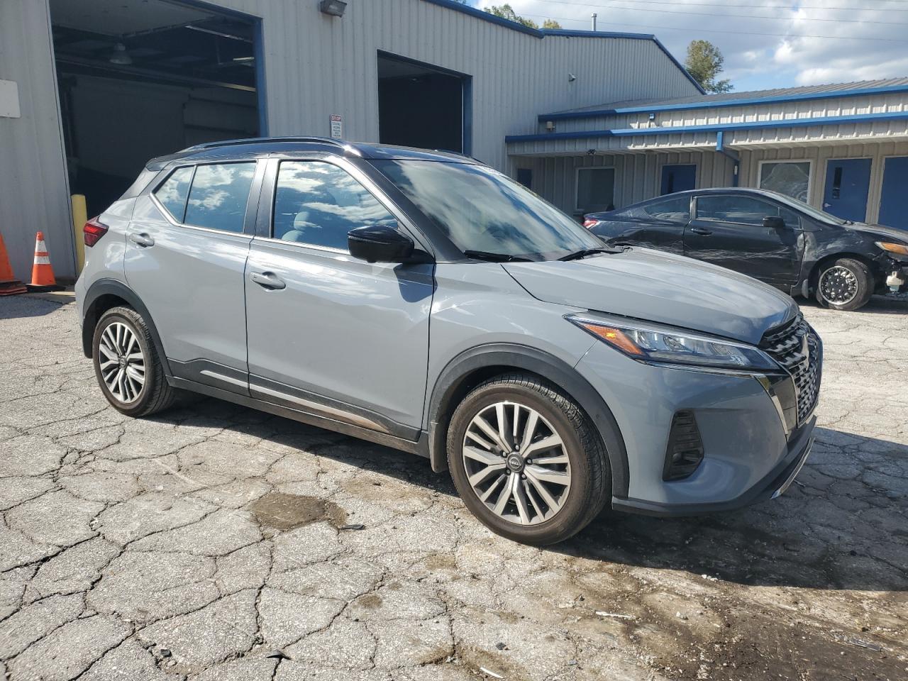 2023 NISSAN KICKS