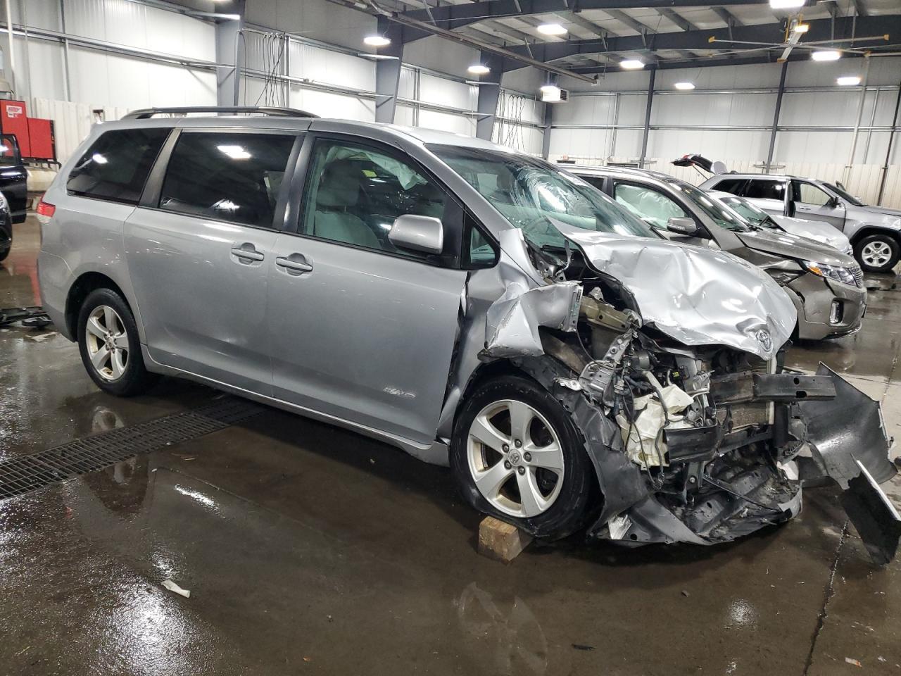 2013 TOYOTA SIENNA