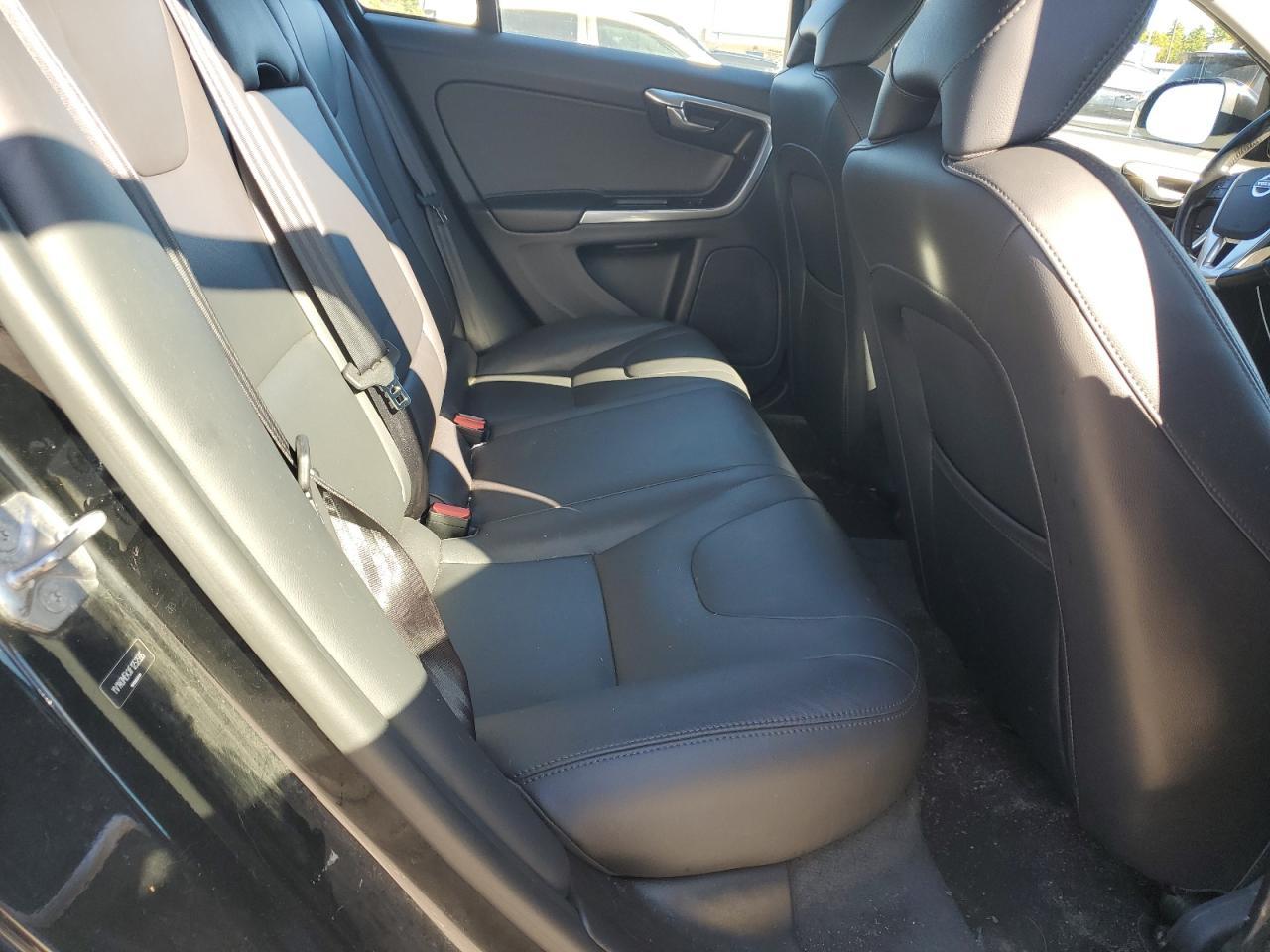2015 VOLVO V60