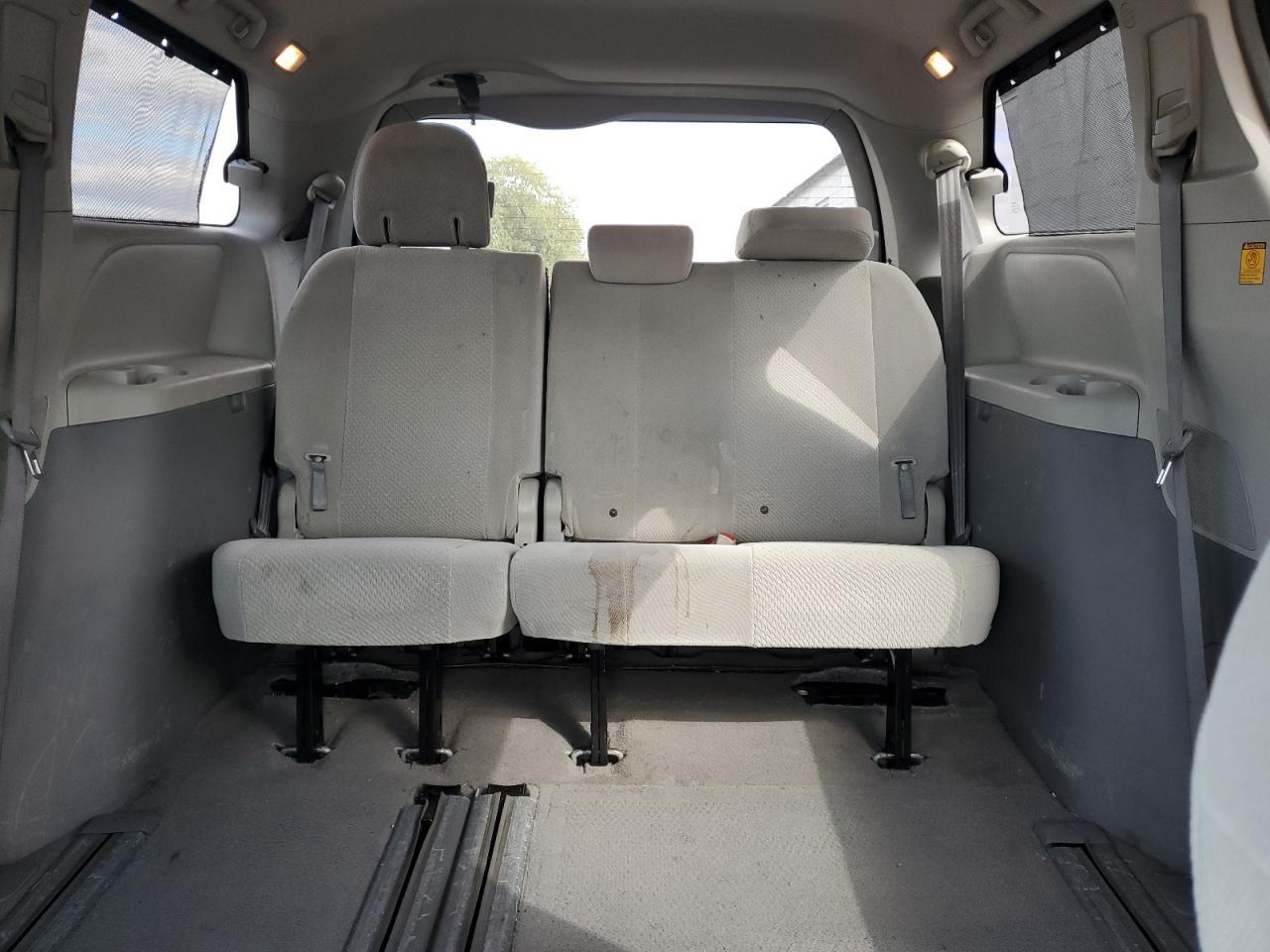 2011 TOYOTA SIENNA