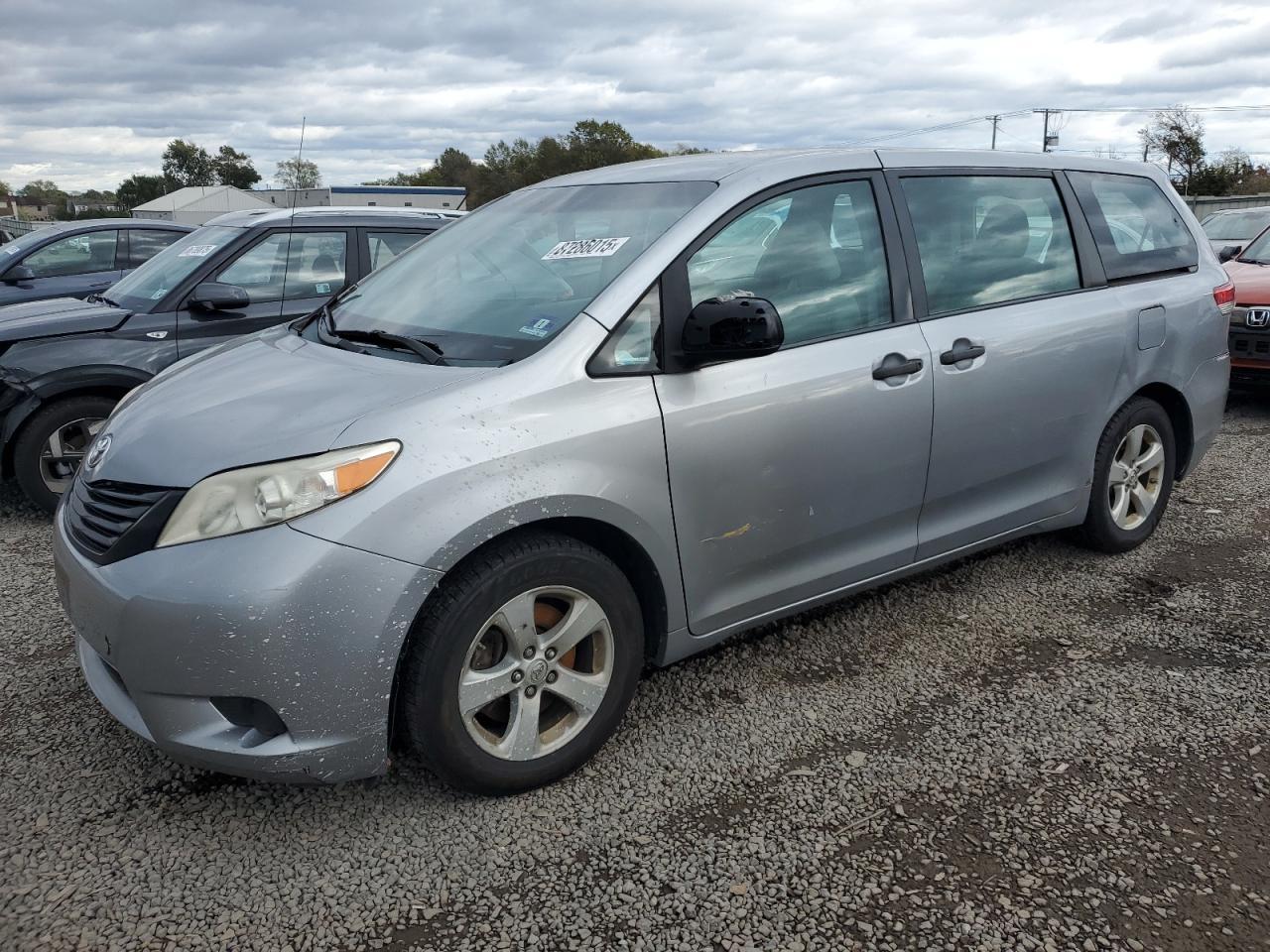 2013 TOYOTA SIENNA