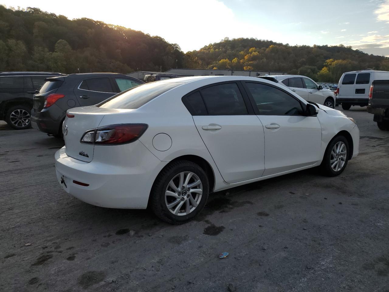 2013 MAZDA 3