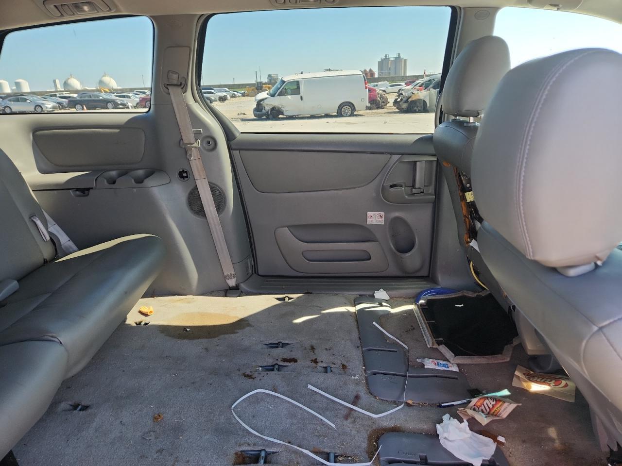 2010 TOYOTA SIENNA