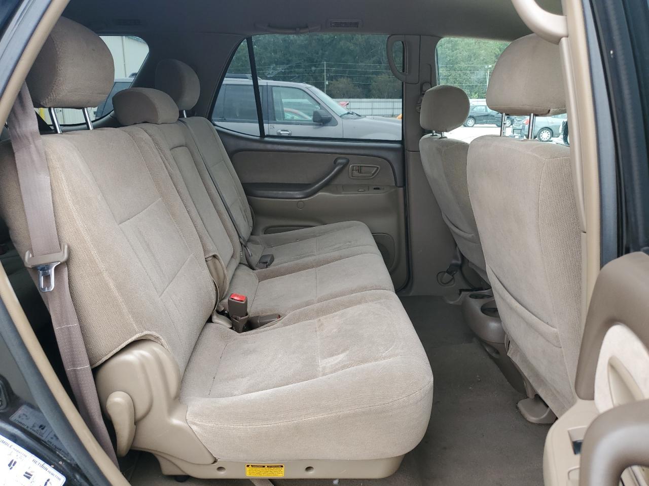 2004 TOYOTA Sequoia