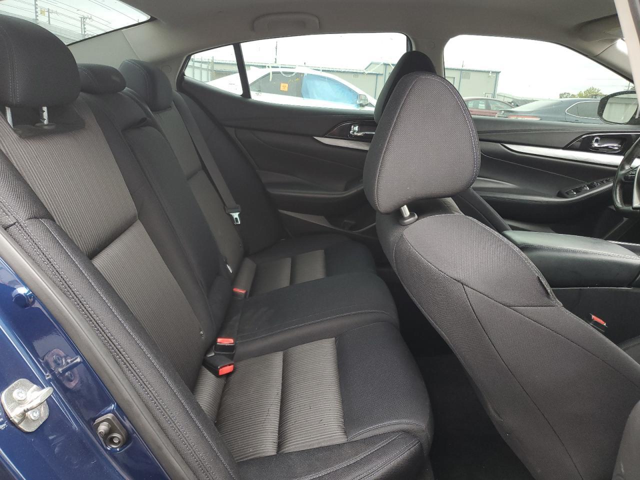 2017 NISSAN Maxima