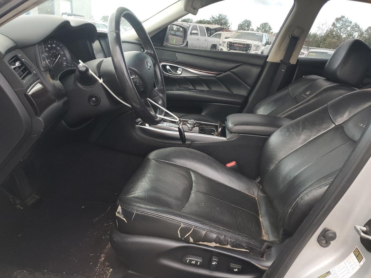 2011 INFINITI M37