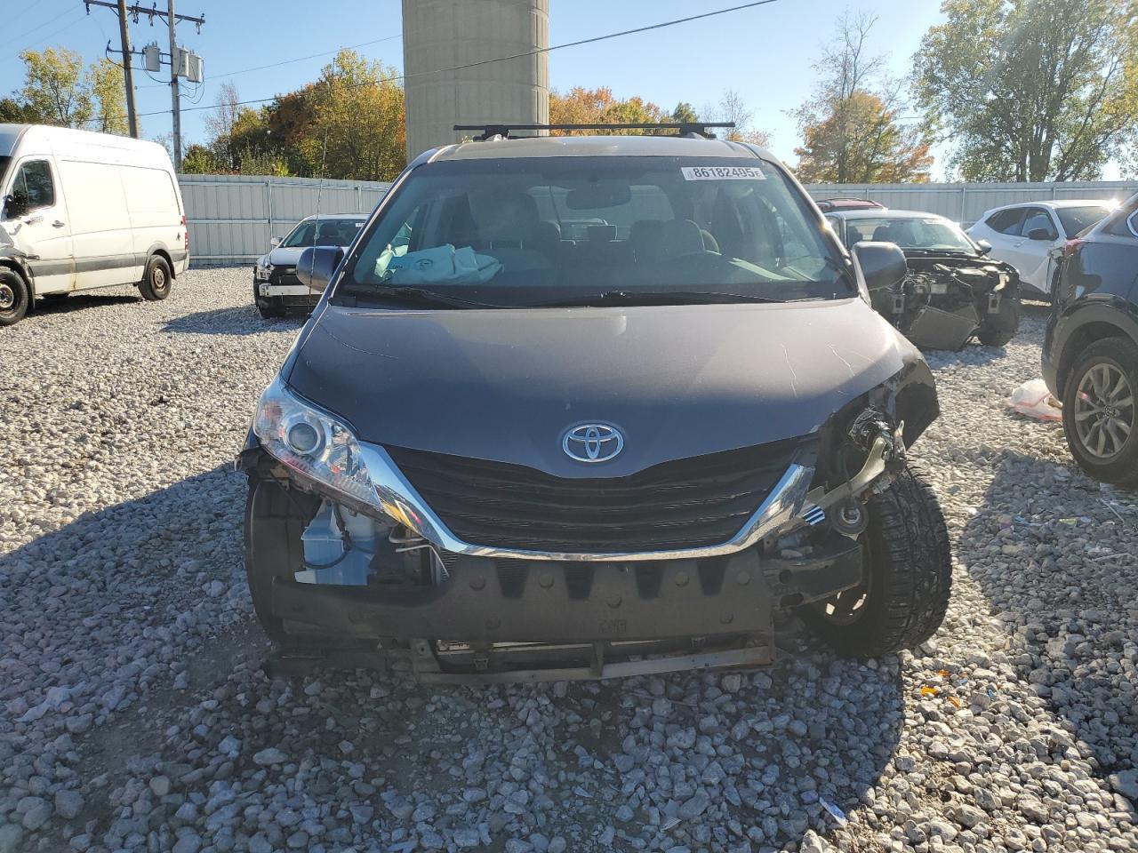 2011 TOYOTA SIENNA