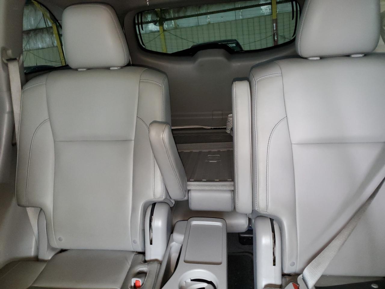 2016 TOYOTA HIGHLANDER