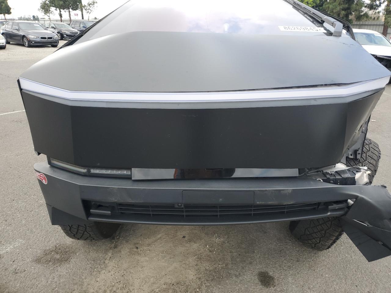 2024 TESLA Cybertruck