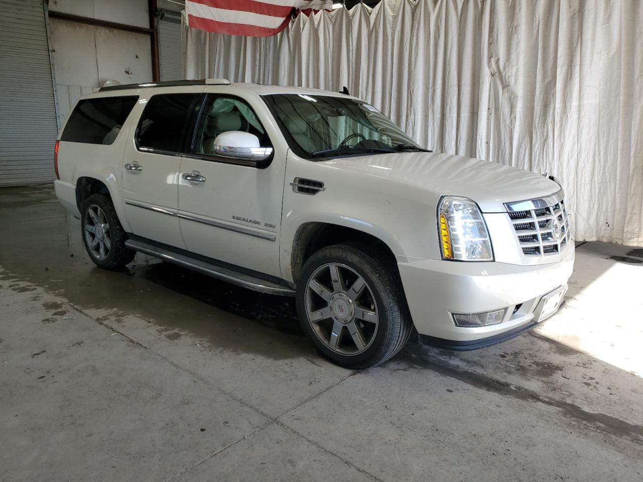 2011 CADILLAC ESCALADE