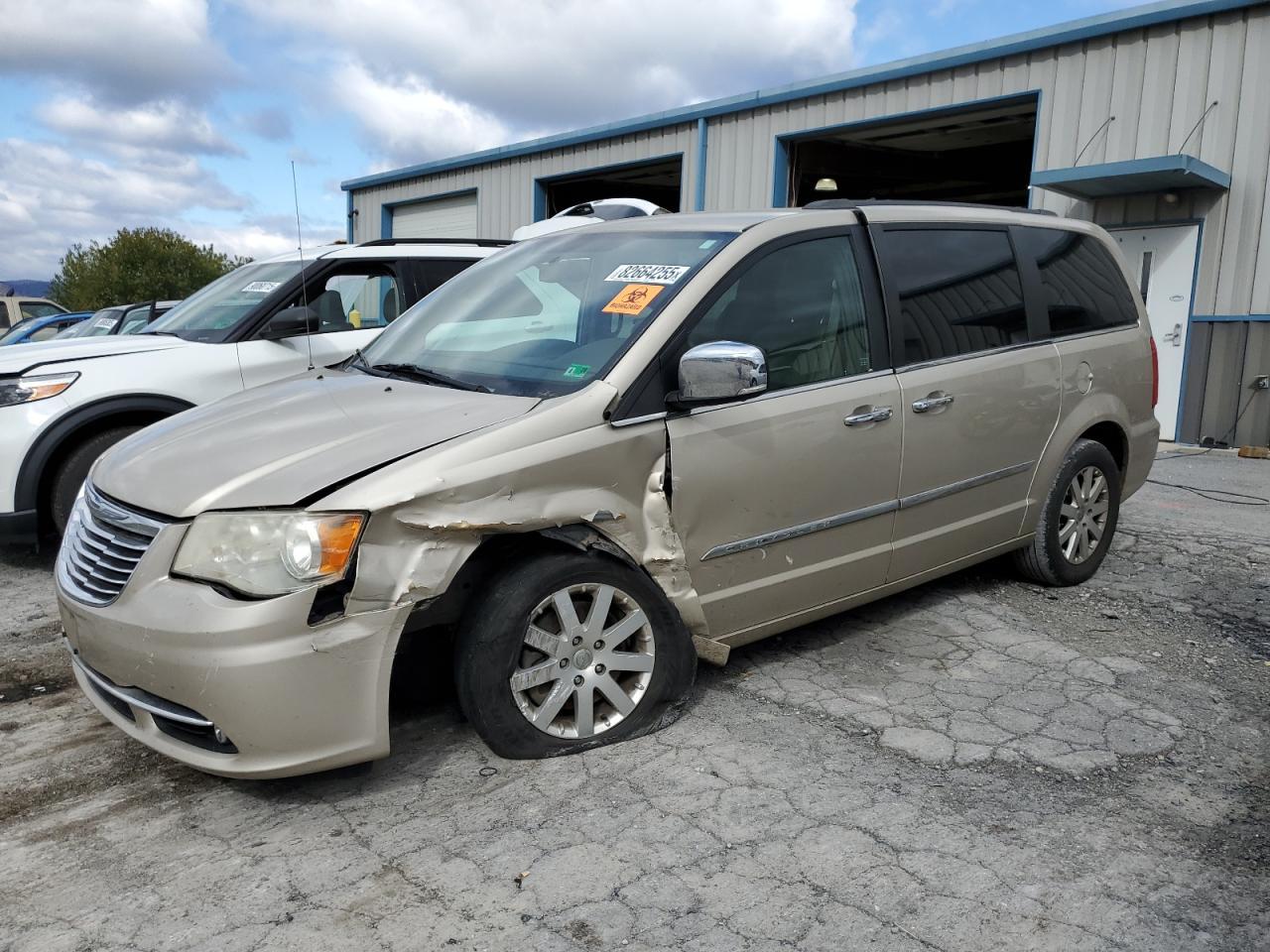 2012 CHRYSLER Town & Country