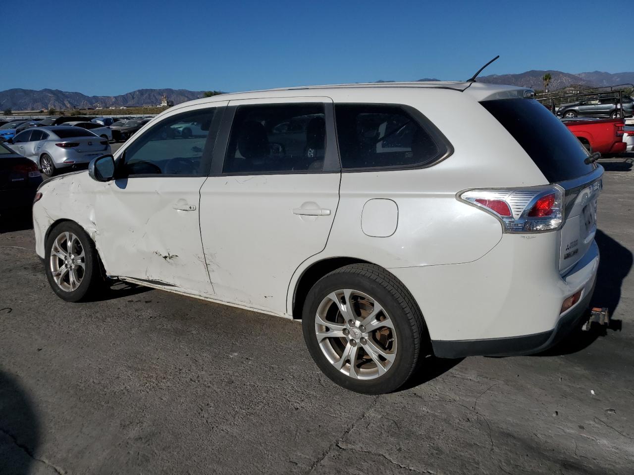 2014 MITSUBISHI outlander