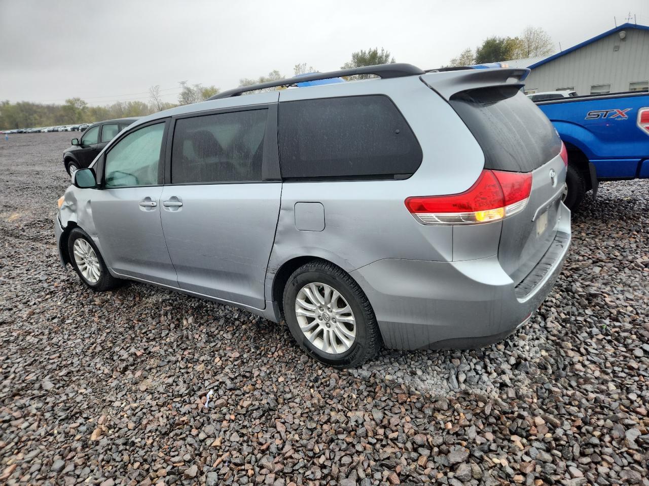 2014 TOYOTA SIENNA
