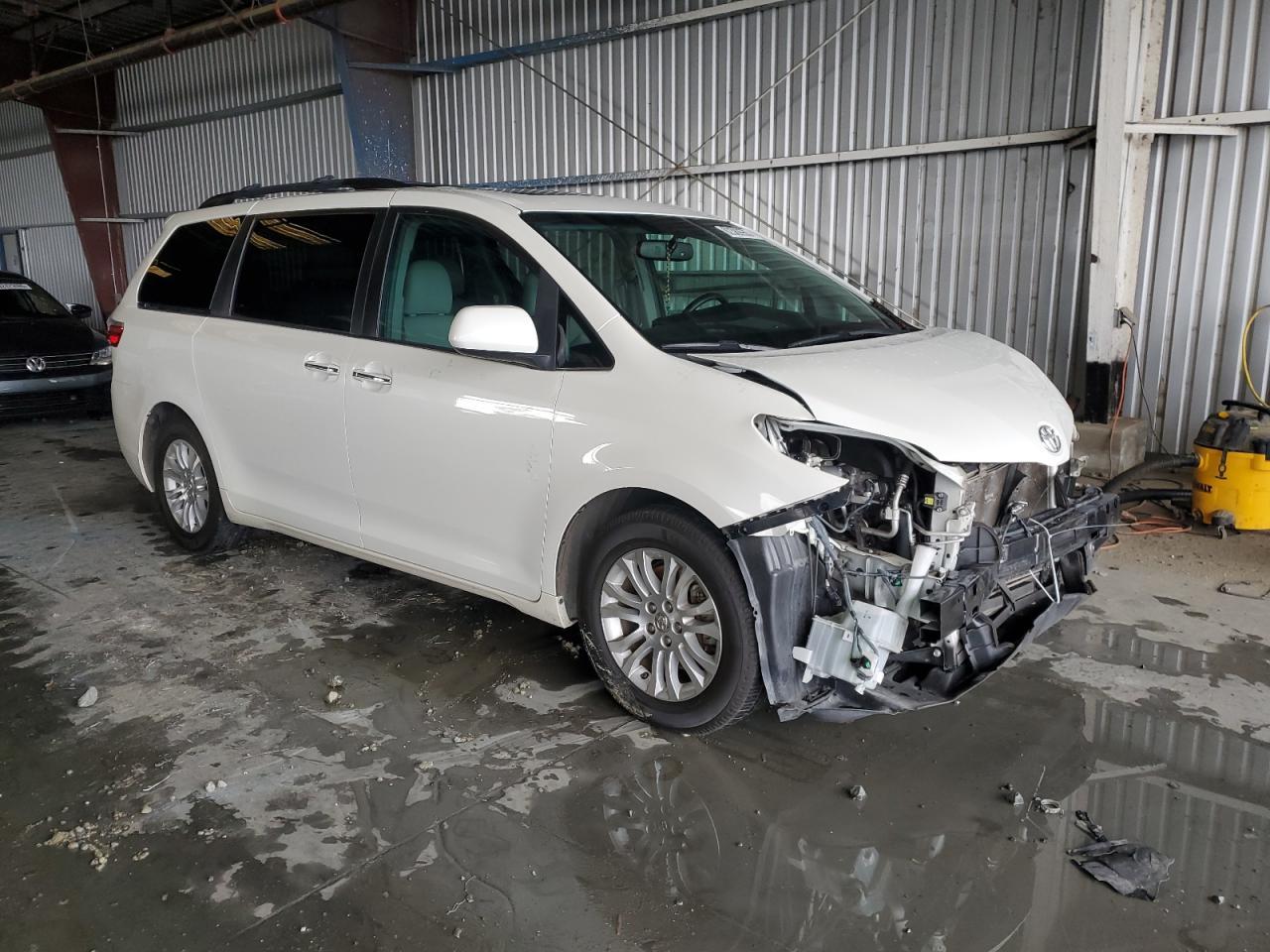 2017 TOYOTA SIENNA