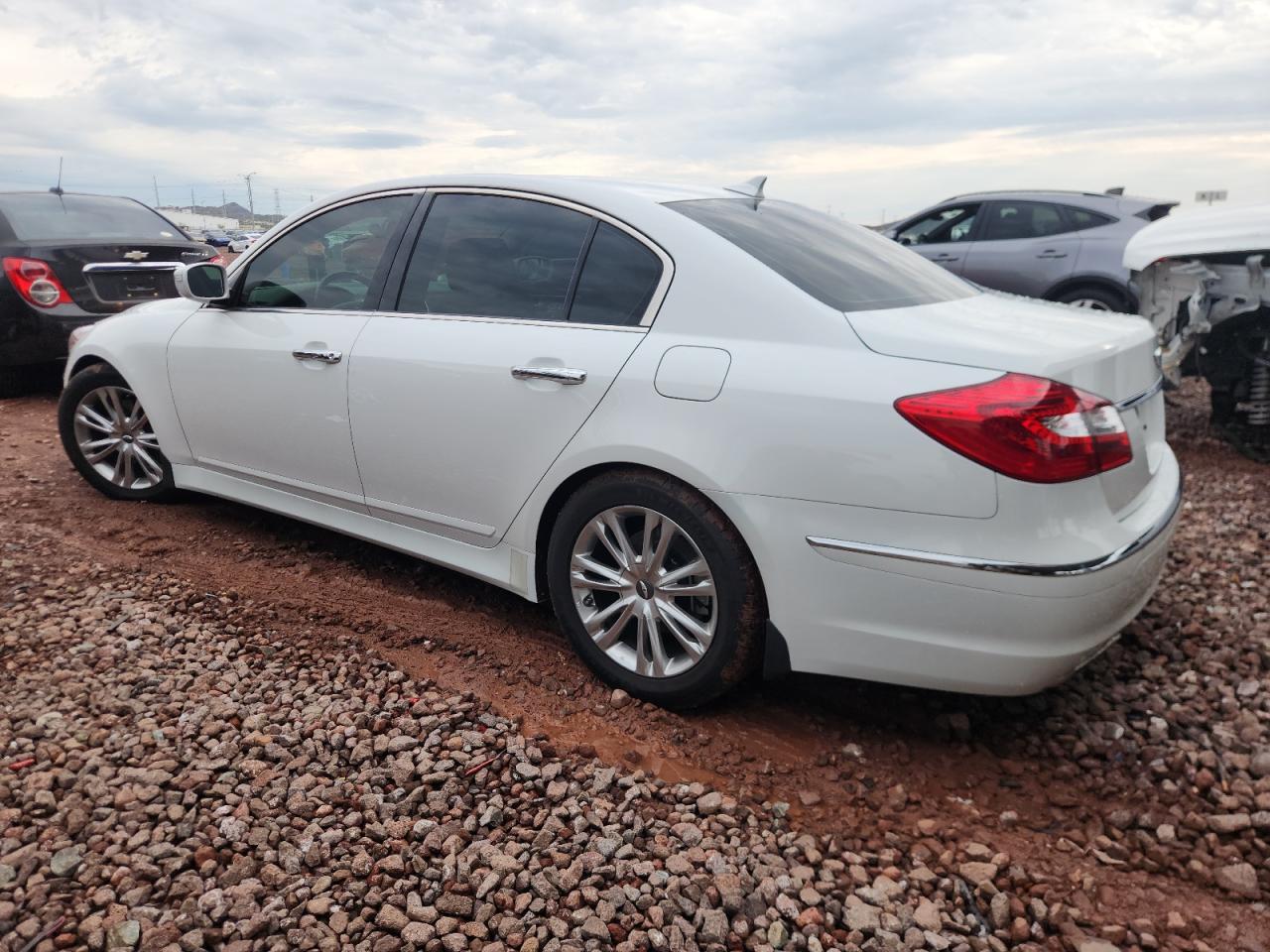 2013 HYUNDAI GENESIS