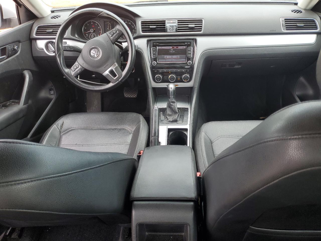 2012 VOLKSWAGEN Passat