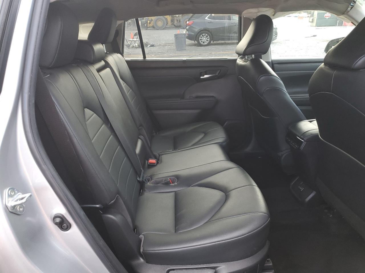 2022 TOYOTA HIGHLANDER