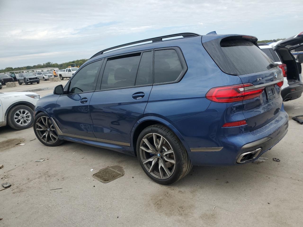 2021 BMW X7