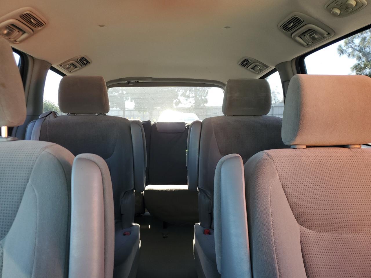 2004 TOYOTA SIENNA
