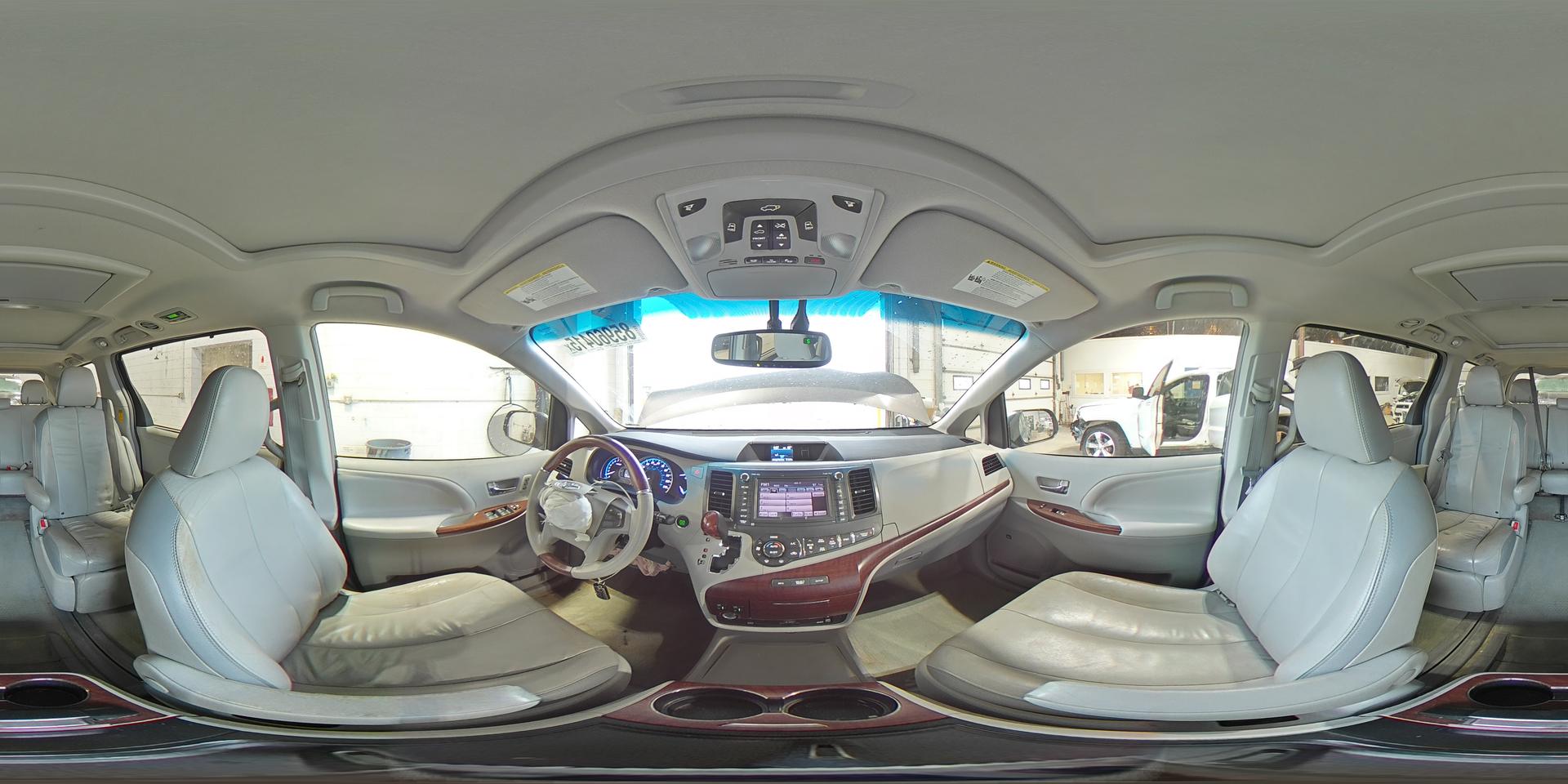 2013 TOYOTA SIENNA