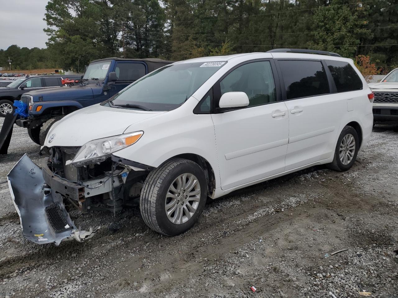 2014 TOYOTA SIENNA